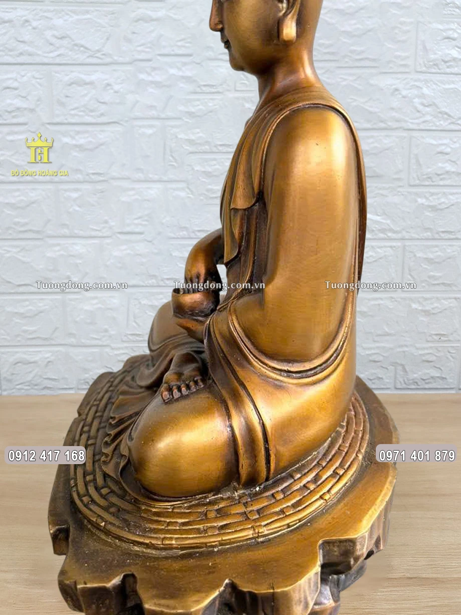 Bề mặt bên ngoài được làm màu uy nghiêm